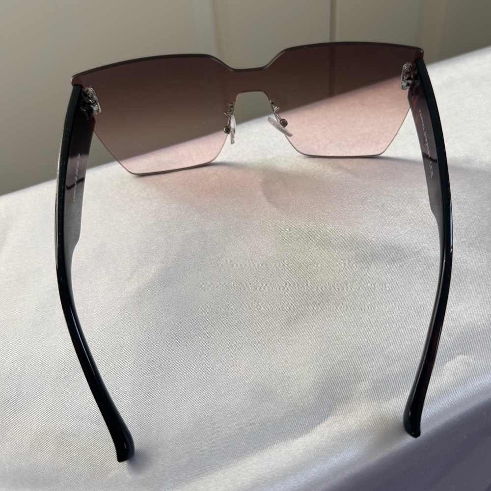 Martha Stewart Rose-Tinted Sunglasses NWOT - Picture 5 of 5